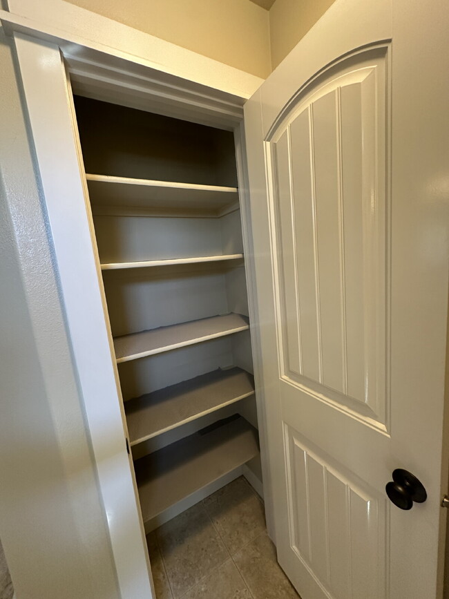 Building Photo - "Charming 4-Bed Home with Granite Accents & Hardwood Elegance in Meridian!"