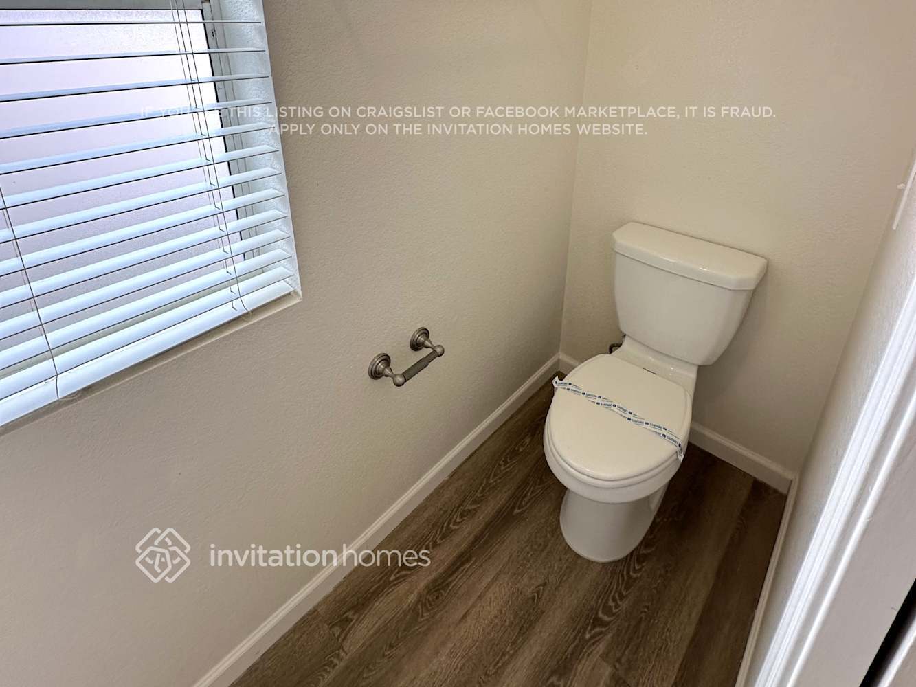 Building Photo - 1102 E Annette Dr