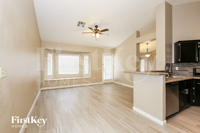 Building Photo - 3312 Hyannis Cir