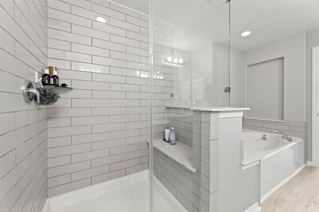 Building Photo - 709 N Bayshore Dr