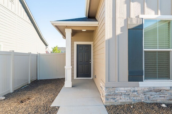 Building Photo - Central 3 bed 2 bath home