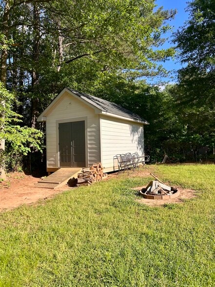 Building Photo - 117 Jennifer Ln SW