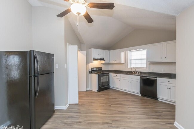 Building Photo - 8815 Woodbine Dr