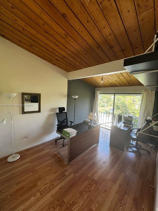 Building Photo - 19416 NE 26th Ave