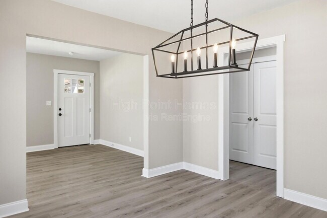 Building Photo - 2406 Kirby Ave