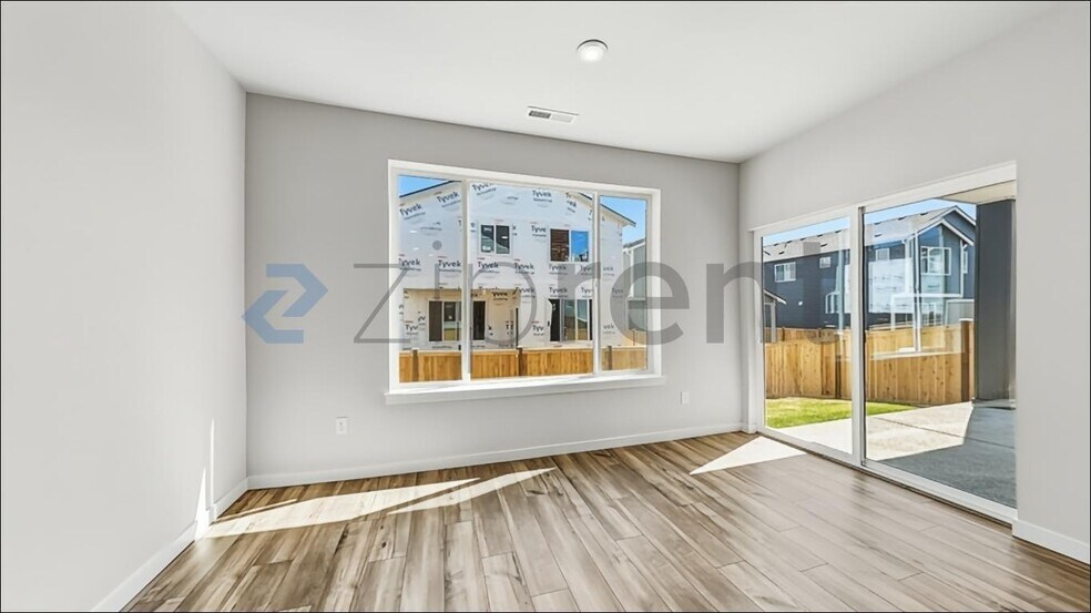 Building Photo - Unit
