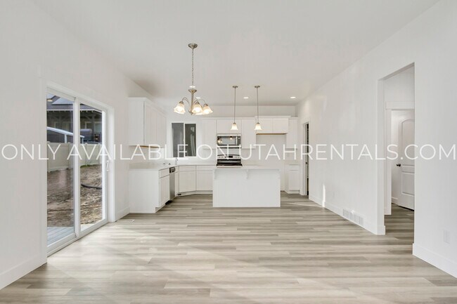 Building Photo - 4283 W Gate Keeper Dr