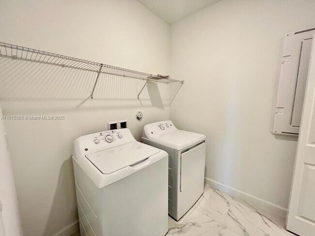 Building Photo - 1079 Haywagon Trl