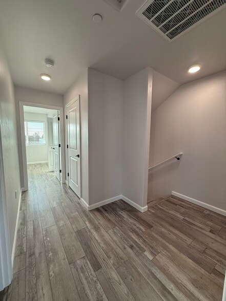 Building Photo - 1660 Ascent Pl