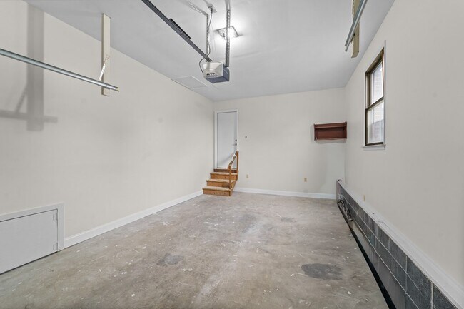 Building Photo - 983 Beverly Dr