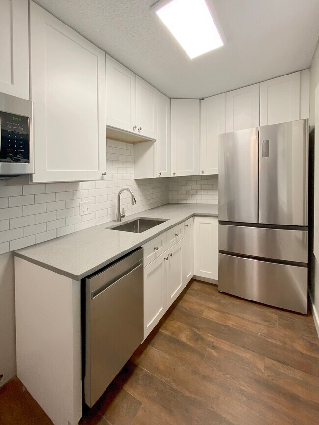 Building Photo - 2225 S Jasmine St