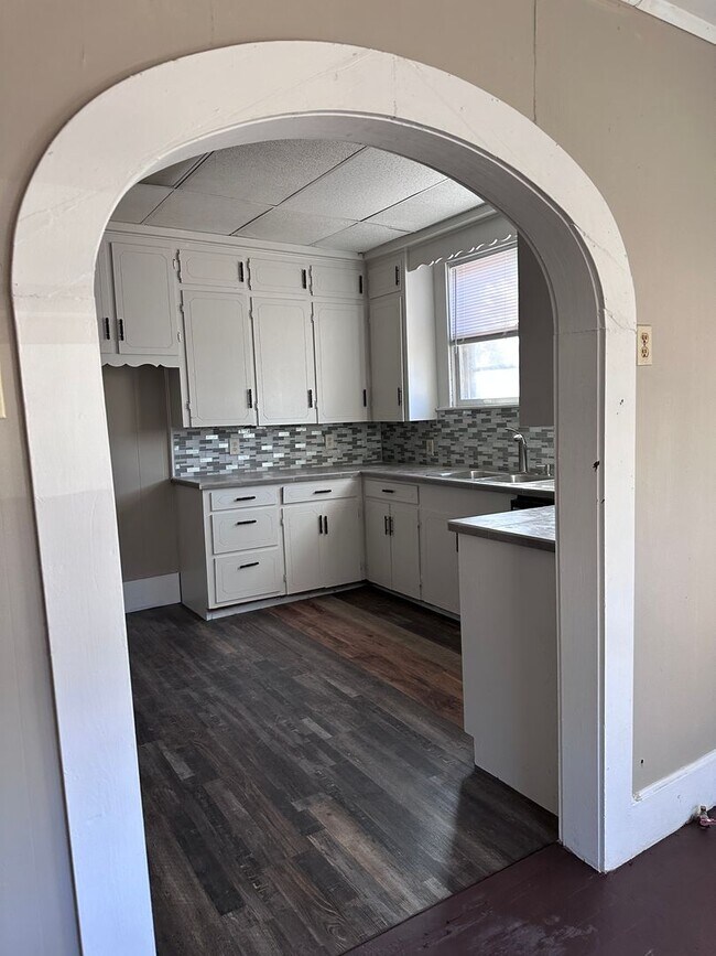 Building Photo - 2416 Walworth - House