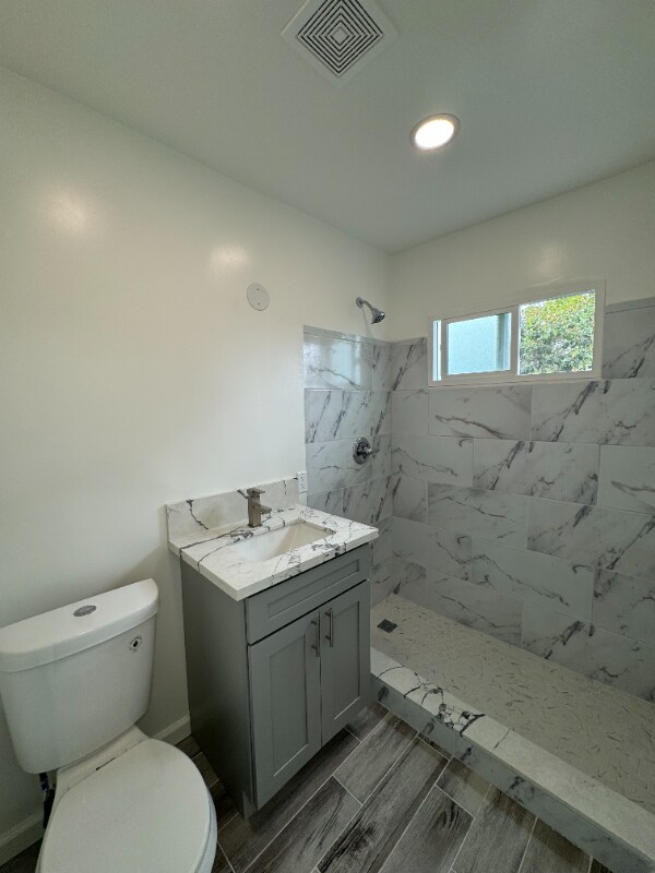 Building Photo - 1553 Ridgeley Dr