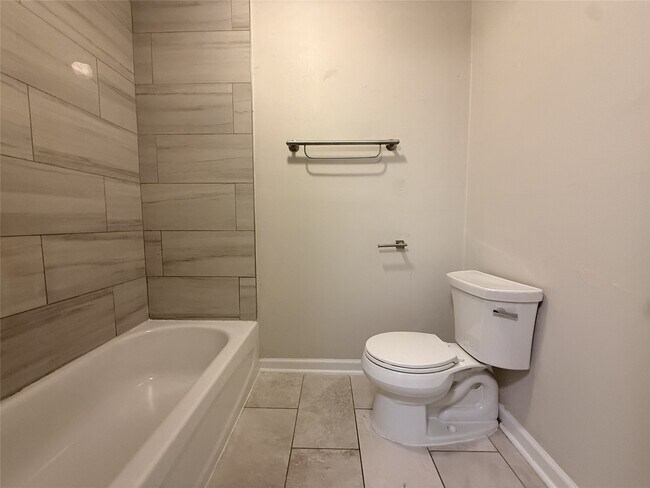 Building Photo - 1824 Thonig Rd