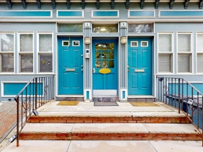 Primary Photo - 466 Monmouth St