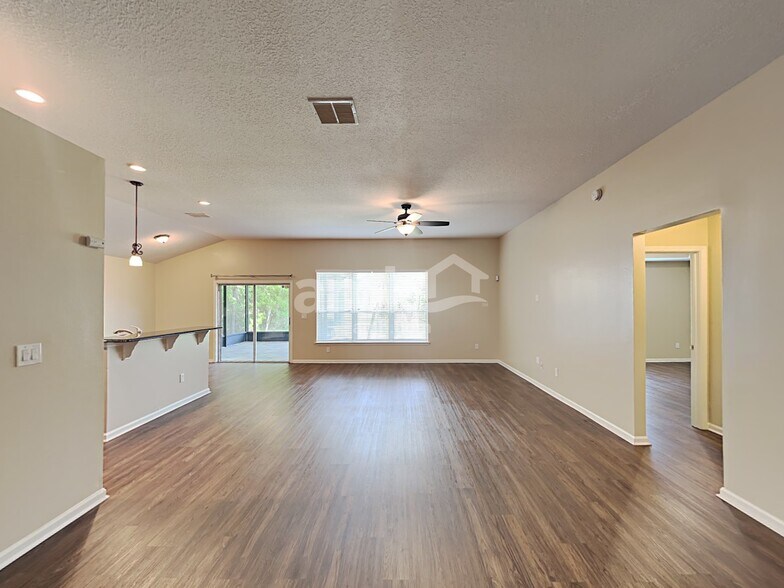 Building Photo - 612 Birchbark Trl