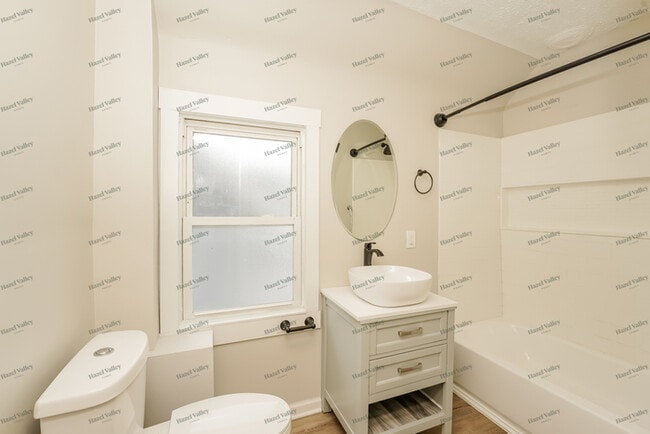 Building Photo - 2915 Colburn Ave