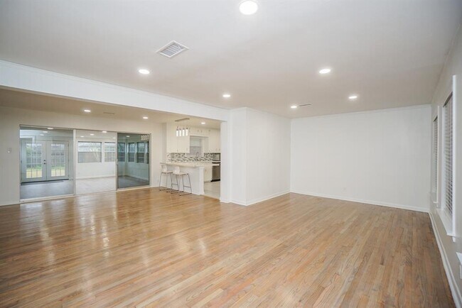Building Photo - 4145 Sarong Dr