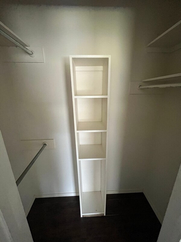 Building Photo - 309 N Chicago Ave