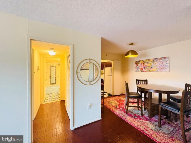 Building Photo - 700 7th St SW