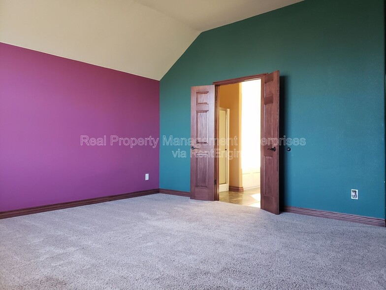 Building Photo - 329 Madison Pl Dr