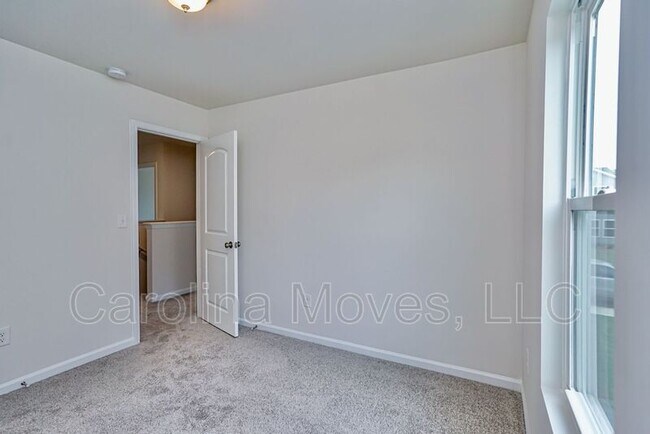 Building Photo - 321 Long Grove Ln