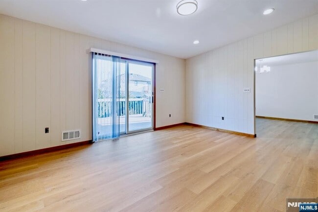 Building Photo - 48 Center