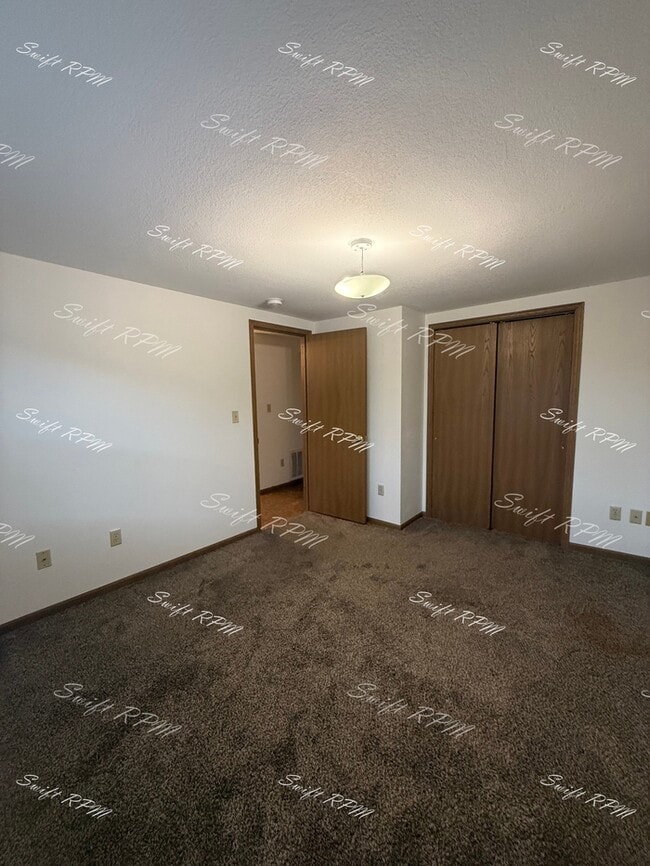 Building Photo - 706 W 25th St