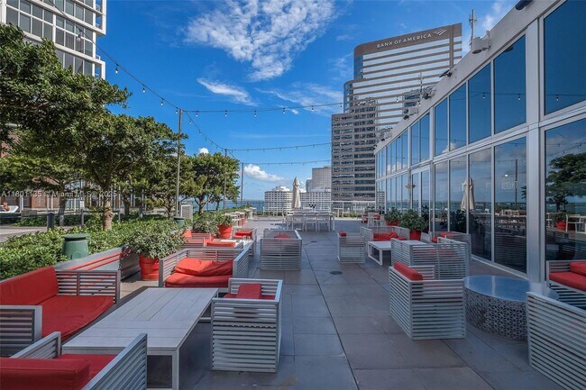 Building Photo - 495 Brickell Ave