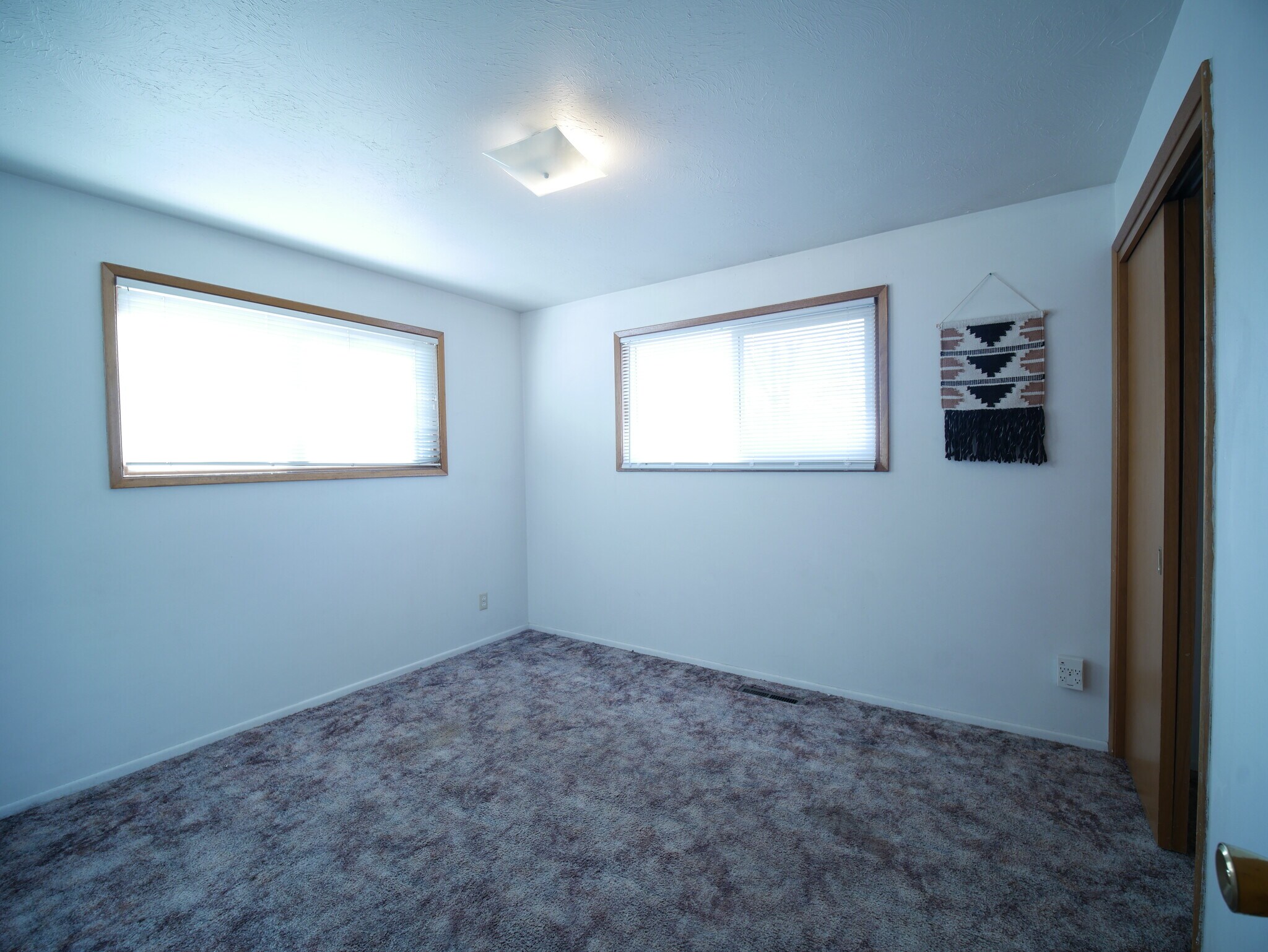 Building Photo - 1425 NW Kenny Dr