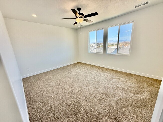 Building Photo - BRAND NEW Three Bedroom Townhome in Desert...