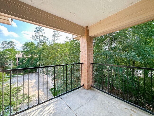 Building Photo - 8051 Bay Branch Dr