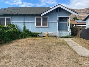 Building Photo - One Bedroom Makaha Home