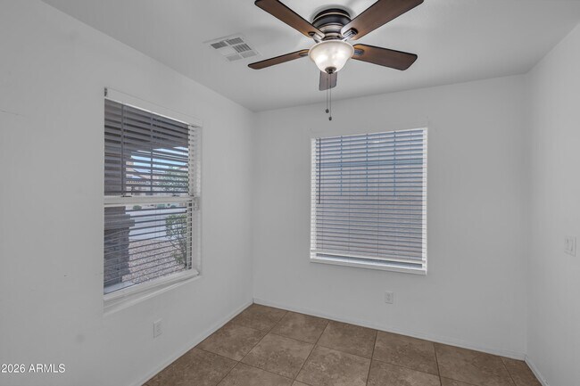 Building Photo - 1383 E Mayfield Dr