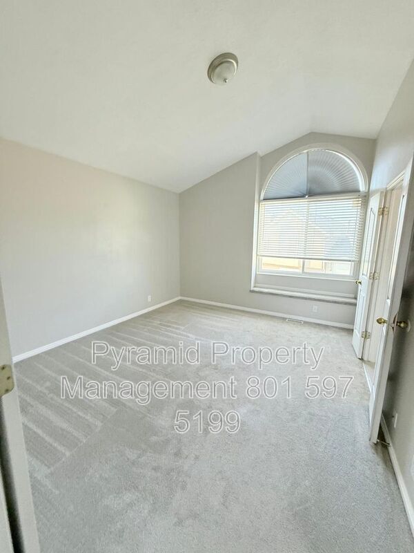 Building Photo - 979 Blue Heron Cir
