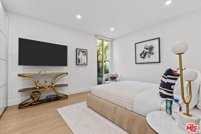 Building Photo - 1650 Clear View Dr