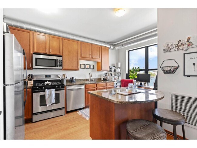 Building Photo - 15 E Franklin Ave