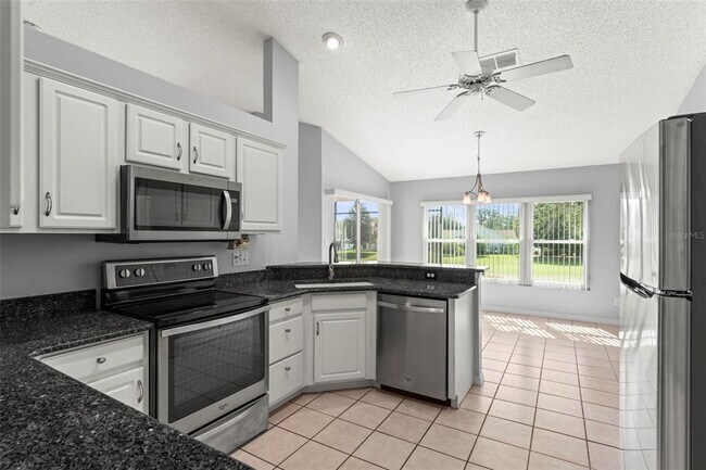 Building Photo - 25316 Crestwater Dr