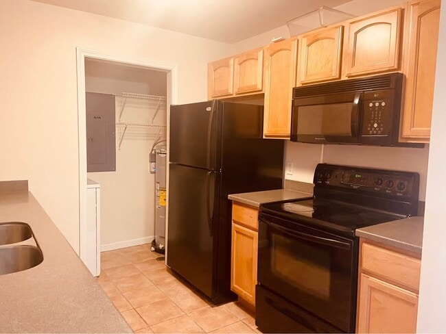 Building Photo - 1117 University Ave