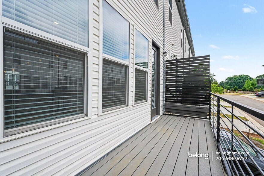 Building Photo - 1424 Blanche St