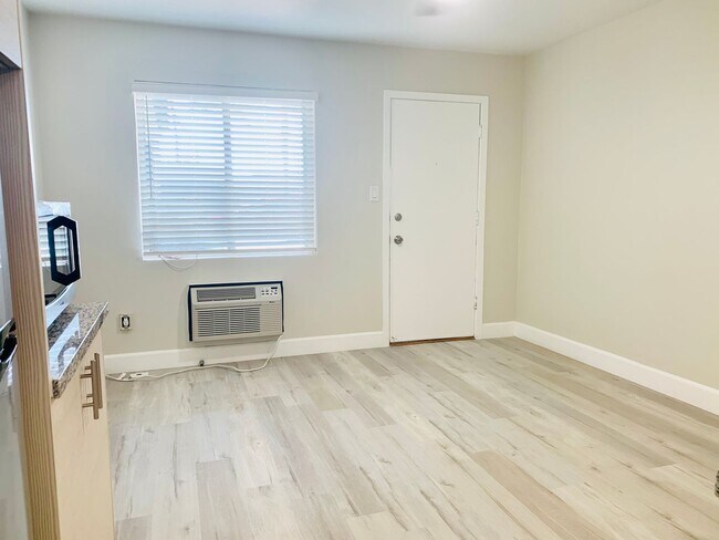 Building Photo - 1141 Silverado St