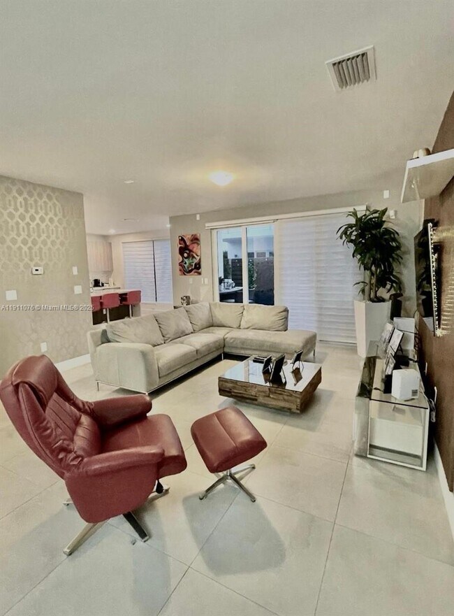 Building Photo - 6846 NW 103rd Ave