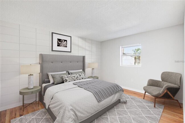 Building Photo - 320 Lakeview St