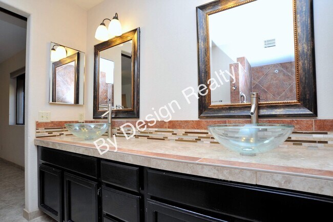 Building Photo - Remodeled Foothills Clusters 3 Bed 2 Bath