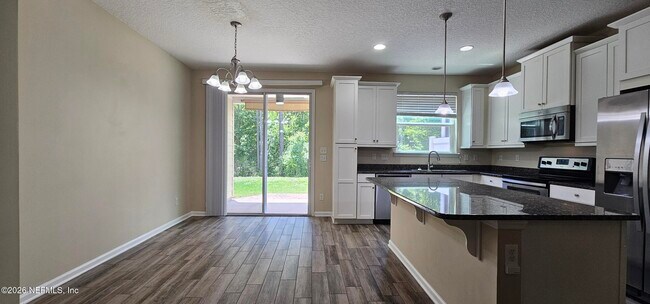 Building Photo - 221 Richmond Dr