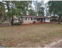 Building Photo - MOVE IN READY NOW !!!!! Charming 3 Bed 2 B...