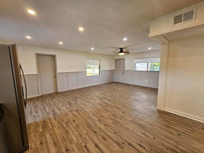 Building Photo - 125 Needle Blvd