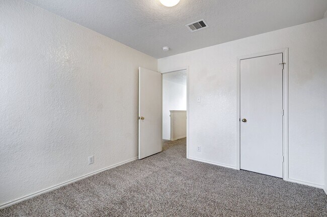 Building Photo - Renovated Two-Story in Bridgewood with Com...