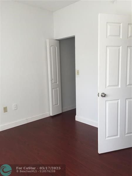 Building Photo - 2550 SW 18th Terrace
