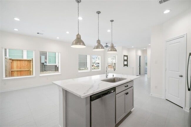 Building Photo - 623 Silver Pear Ct